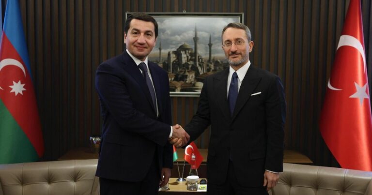 Hikmət Hacıyev Fəxrəddin Altunla regional məsələləri müzakirə etdi Hikmət Hacıyev Fəxrəddin Altunla regional məsələləri müzakirə etdi