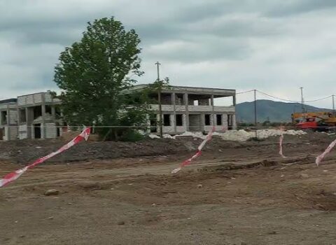 Prezident və xanımı Ağdamda uşaq bağçasında aparılan tikinti ilə tanış olub