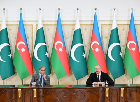 İlham Əliyev və Məhəmməd Şahbaz Şərif mətbuata bəyanatlarla çıxış ediblər