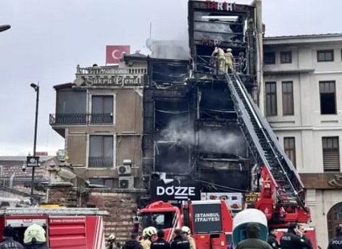 İstanbulun mərkəzində restoran külə döndü – Video