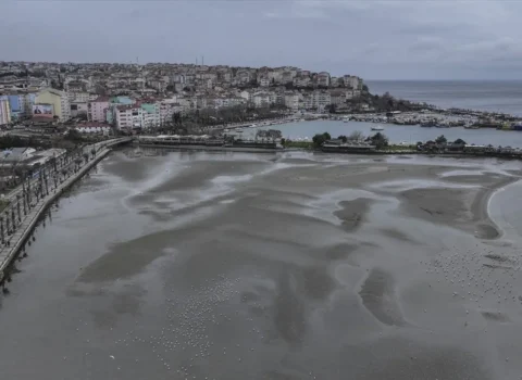 İstanbulda dəniz suyu çəkildi – VİDEO