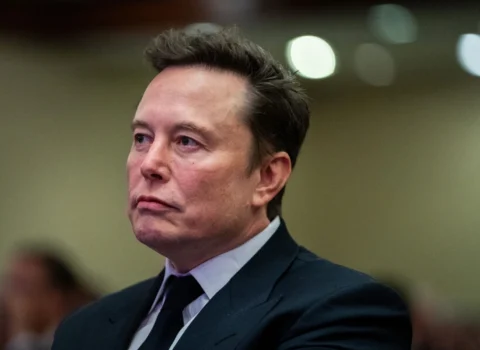 Elon Mask yenidən “dəli rejim”ə keçdi – Zavodda yatır, 24 saat işləyir