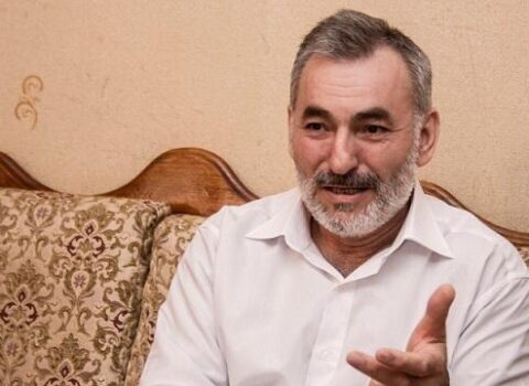 Həyat yoldaşının borcuna görə maşını hərraca çıxarılır