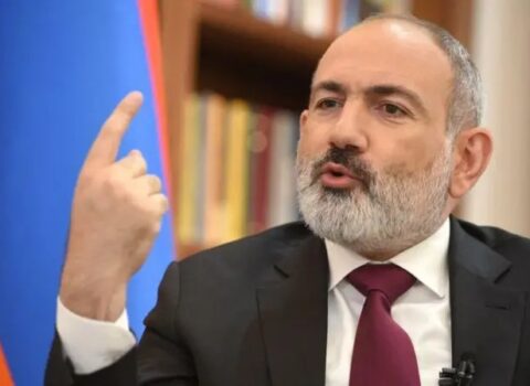 Ermənilər seçim qarşısında: Paşinyan xalqa tam “menyu” təklif etdi