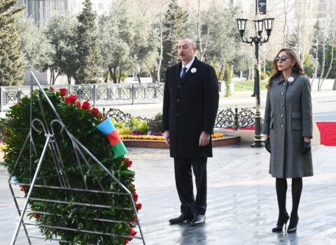 Prezident və birinci xanım Xocalı soyqırımı abidəsini ziyarət etdilər
