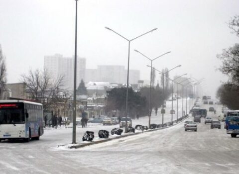 Bakıya qar yağır
