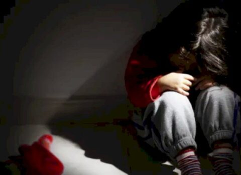 7 yaşlı qızına qarşı zorakılıq edən ataya bu cəza verildi – Bakıda ŞOK