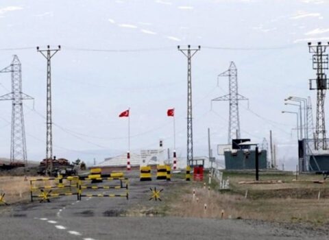 İrəvan Türkiyə ilə sərhəddə buraxılış məntəqəsi tikdi