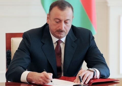 Əliyev 16 əcnəbini əfv etdi