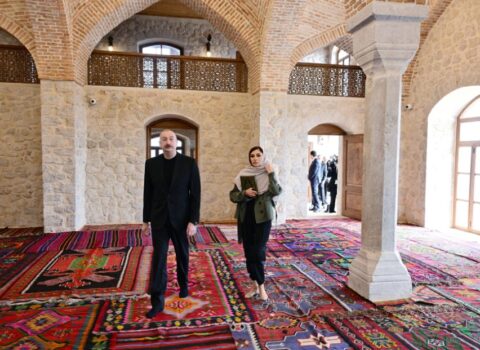 Prezident və xanımı Şuşada tarixi məscidin açılışında – FOTO