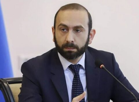 Ermənistanda insident: Mirzoyan onu “türk” sözü ilə “vuran” jurnalistə elə cavab verdi ki…