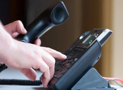 Polisə 4250 dəfə zəng edən kişi həbs olundu