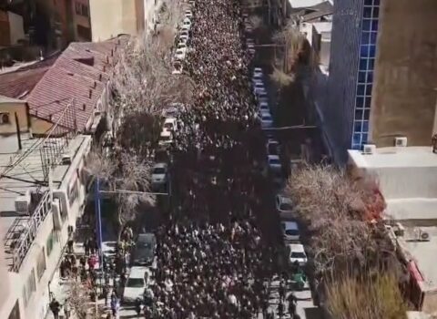 İran qarışdı: Urmiya AYAĞA QALXDI – 500 min etirazçı… (FOTO)