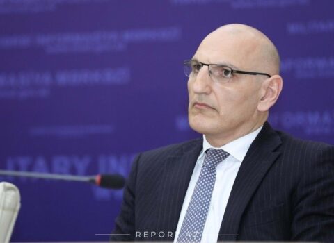 Elçin Əmirbəyov: “Top Ermənistanın tərəfindədir”