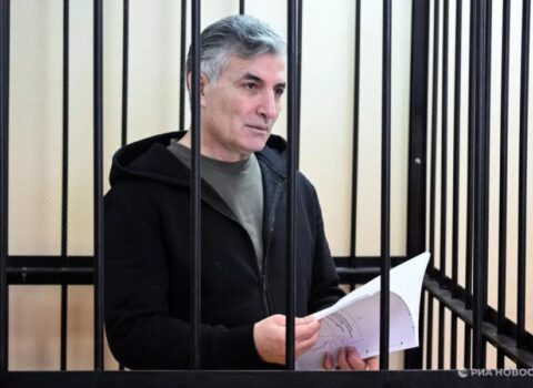 Elman Paşayev polislə dalaşdı, həbs müddəti uzadıldı