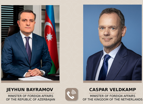 Bayramov Veldkampla danışdı