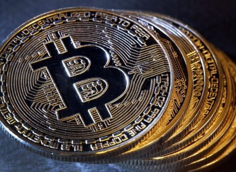Bitkoinin qiyməti 90 min dolları keçdi