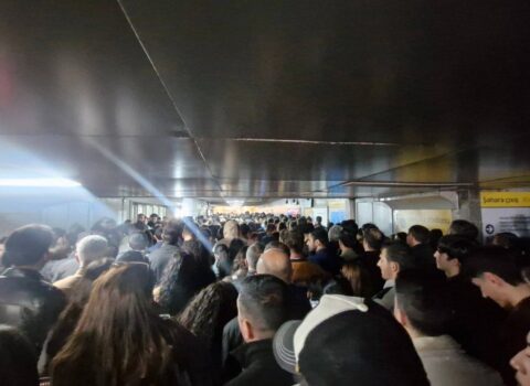 Metronun “Koroğlu” stansiyasında sərnişin sıxlığı yarandı