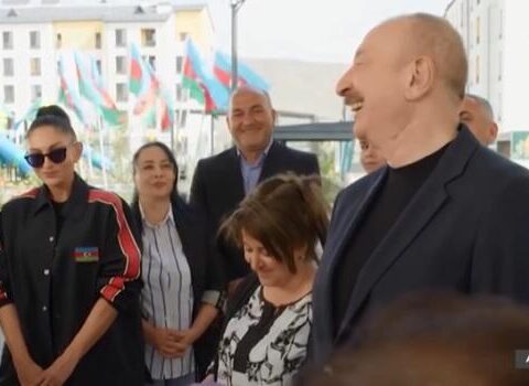 Tanklar da Bakıya gəldi, özləri də, çay da içirlər… – Video