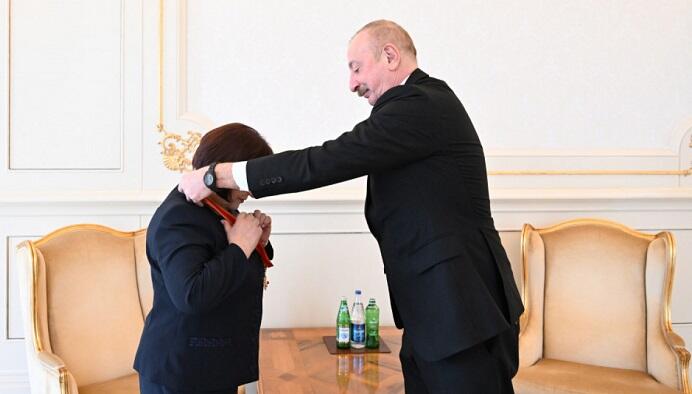 Prezident Sahibə Qafarovaya “Şərəf” ordenini təqdim etdi – YENİLƏNDİ Prezident Sahibə Qafarovaya “Şərəf” ordenini təqdim etdi – YENİLƏNDİ