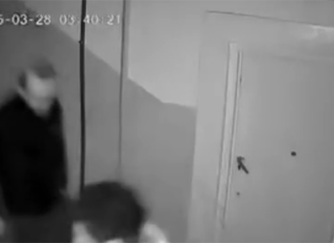 Polis binaların girişində oğurluq edənləri saxladı – Fotolar + Video