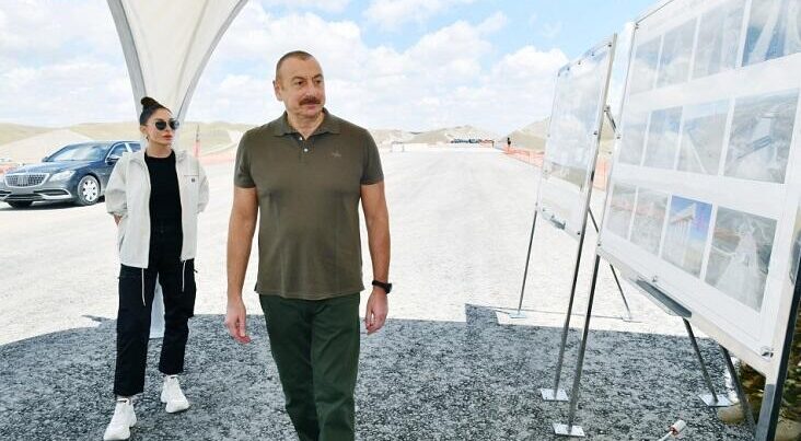 Prezident və xanımı Suqovuşanda məscidin açılışında iştirak etdilər Prezident və xanımı Suqovuşanda məscidin açılışında iştirak etdilər