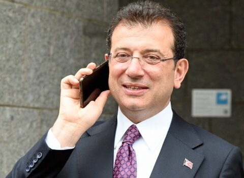 Əkrəm İmamoğlu Silivridən əl xətti ilə məktub yazdı: “Asla vazgeçmeden…”