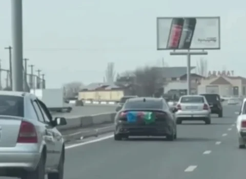 İrəvanda avtomobilindən Azərbaycan bayrağı asan sürücü saxlanıldı