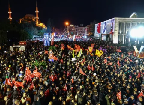 İstanbulda böyük izdiham: İmamoğluya dəstək aksiyası başladı – CANLI