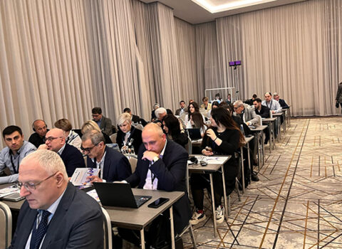 Erməni qız Moldovada Azərbaycanla bağlı iddialar səsləndirdi – SUSDURULDU