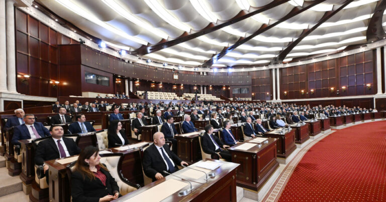 Milli Məclisin iclası başladı Milli Məclisin iclası başladı