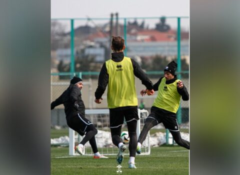 “Neftçi” “Kəpəz”lə oyuna itki ilə çıxacaq
