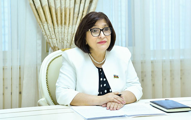 Putin Sahibə Qafarovanı “Dostluq” ordeni ilə təltif etdi Putin Sahibə Qafarovanı “Dostluq” ordeni ilə təltif etdi