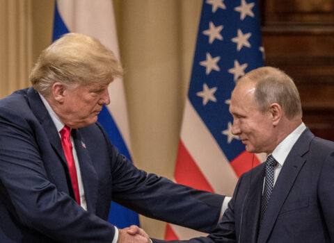 Putin kilsədə Trampa dua edib, hədiyyə göndərib – İlginc hekayə