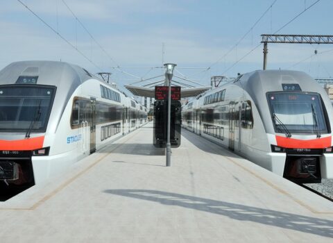 Bakı-Sumqayıt qatarının hərəkəti İFLİC OLDU: İnsanlar saatlardır vaqonlarda qalıb – FOTO