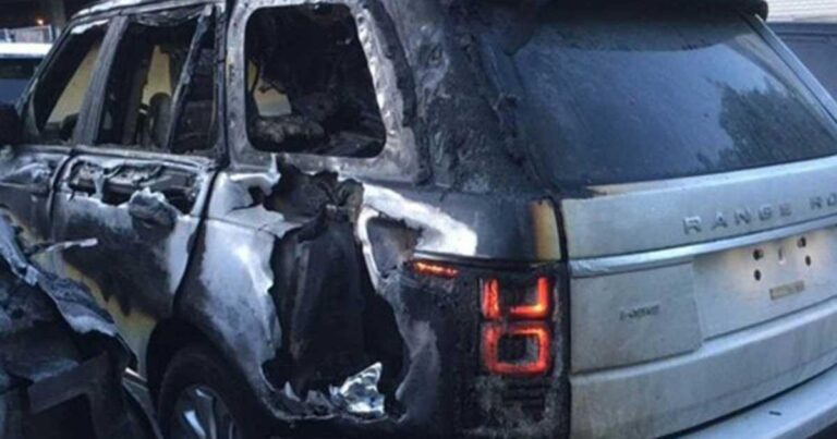 Bakıda 2 lüks avtomobili YANDI Bakıda 2 lüks avtomobili YANDI