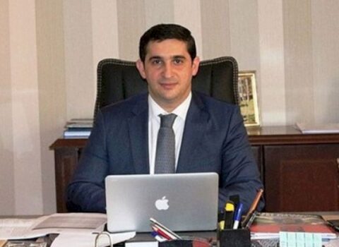 Nazir rəisi buna görə işdən çıxarıb: Planşet, bahalı viski… – Foto