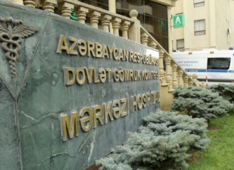 “2 ildir, maaşımız karta yüklənəndən sonra əlimizdən alınır” – Gömrük Hospitalının həkimləri
