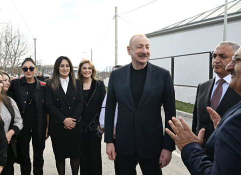 Prezident və xanımı Ağdərədə sakinlərlə – FOTOLAR