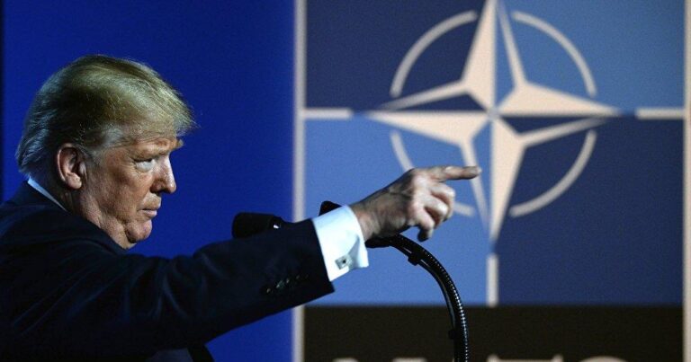 Tramp bircə eyhamla NATO-nu məhv edə bilər Tramp bircə eyhamla NATO-nu məhv edə bilər