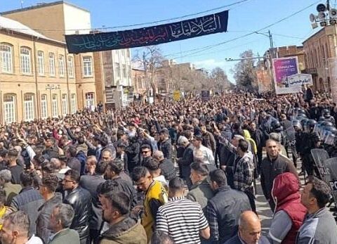 Yüzminlərlə azərbaycanlı ayağa qalxdı: Təbriz də başlasa…