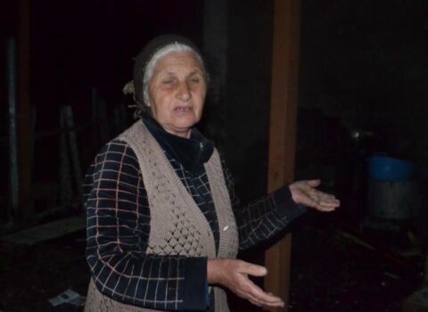 Azərbaycanda avtomobildə başlanan yanğın evi alovlandırdı – VİDEO