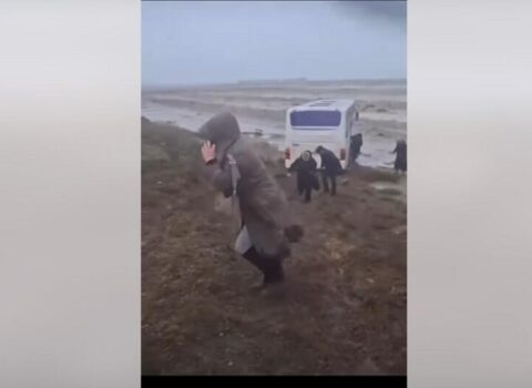 Bakıda sərnişin avtobusu qəzaya uğradı