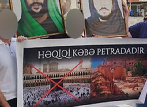 “28 Mall”un qarşısında plakat açan təriqət üzvləri həbs edildi – FOTO