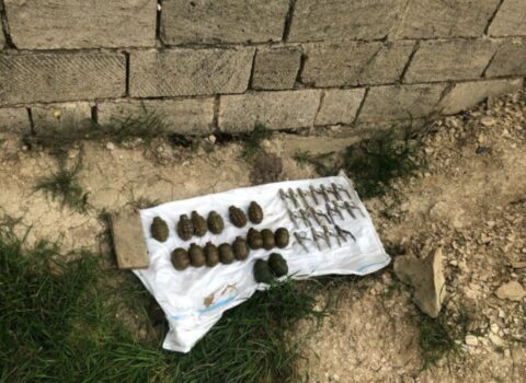 Abşeronda döyüş tətbiqinə yararlı silah-sursat tapıldı – FOTO