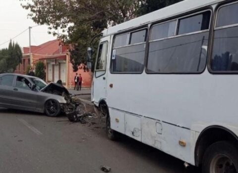 Göygöldə mikroavtobus aşdı, xəsarət alanlar var