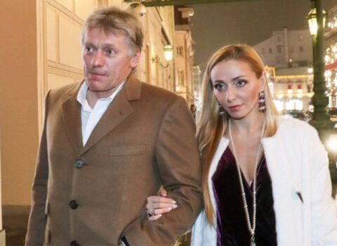 Peskov ilk dəfə BELƏ GÖRÜNTÜLƏNDİ – Həyat yoldaşı ilə buz üzərində rəqs etdi – VİDEO