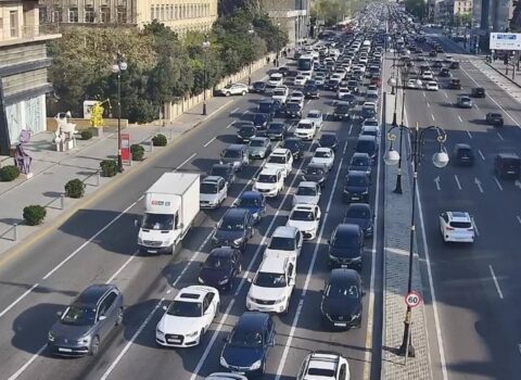 Bakının bir çox yollarında tıxac müşahidə edilir – SİYAHI