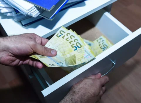 Korrupsiyaya qarşı mübarizə haqqında qanuna dəyişiklik edildi