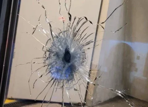 Bu ölkədə həbsxanalara kütləvi hücumlar başladı 
